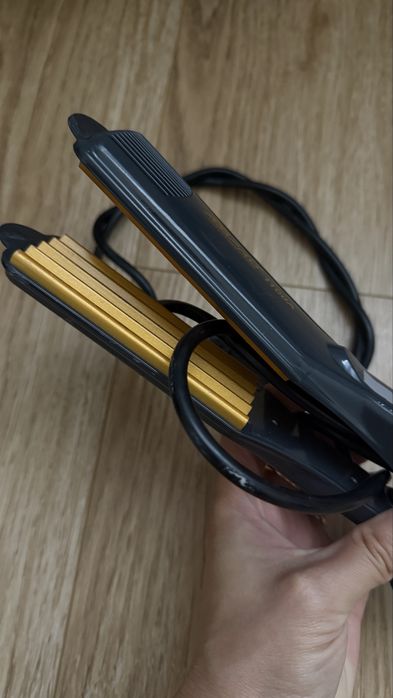 Це випрямляч для волосся бренду ASPRO, модель 1100A,