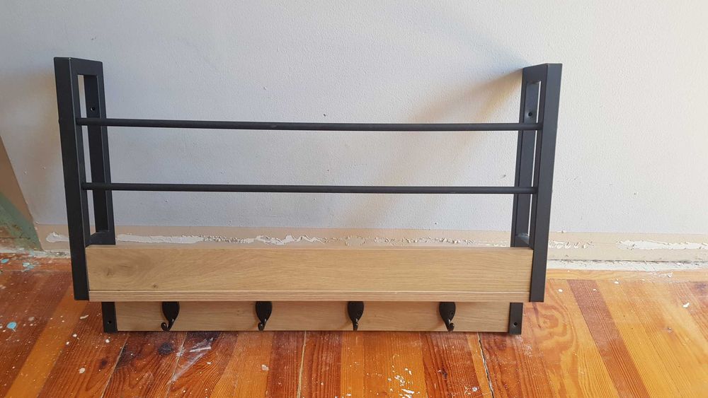 Wieszak ścienny do przedpokoju w stylu loft z półką