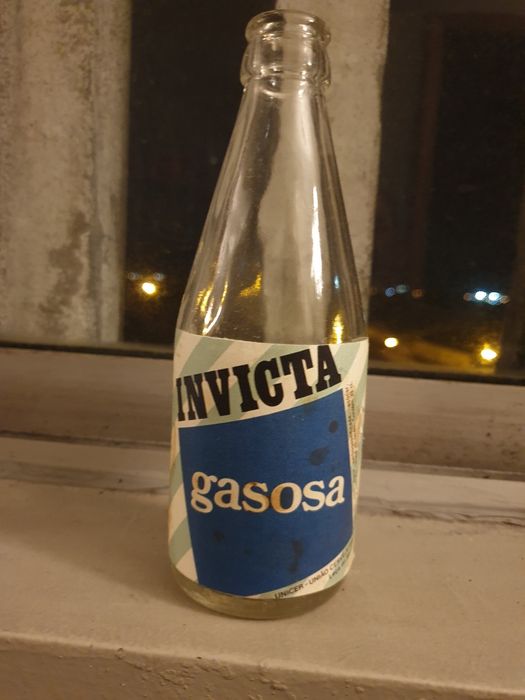 Garrafa antiga dos refrigerantes Invicta