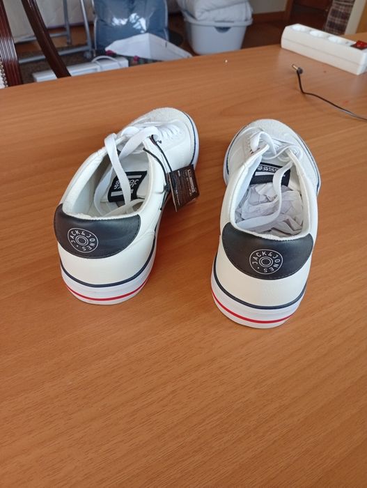 Sapatos brancos Jack e Jones tamanho 43