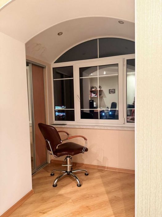 Продаж 3-кім квартири Митниця, вул. Нижня Горова