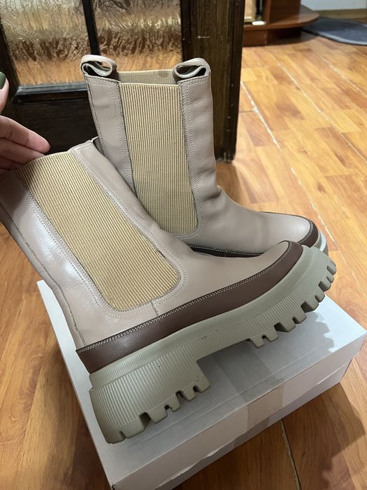 Жіночі зимові челсі на платформі з еластичними вставками з боків шкіра