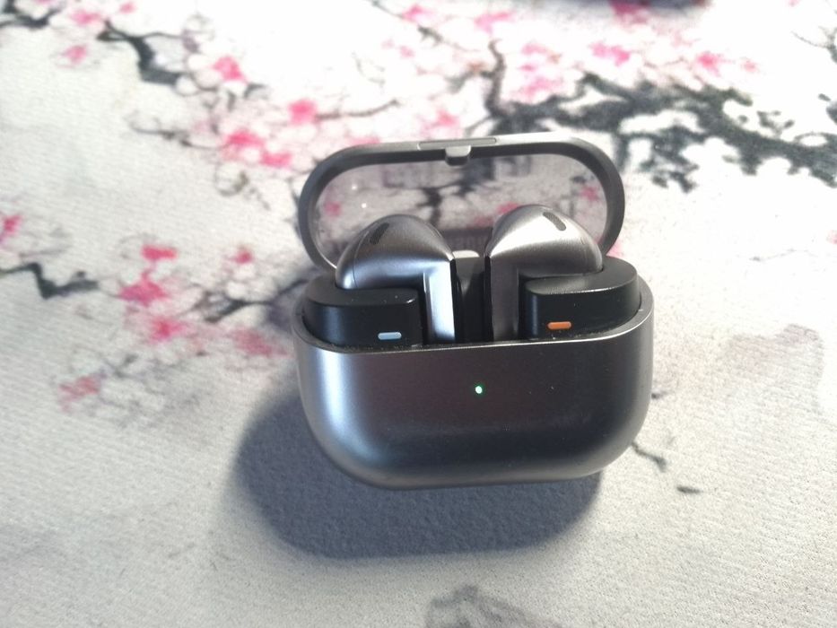 Навушники Samsung Galaxy Buds3 Pro Silver (SM-R630NZAASEK) навушники в хорошому стані все працює в ідеалі