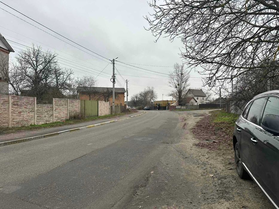 Будинок у самому центрі села Димер з усіма комунікаціями