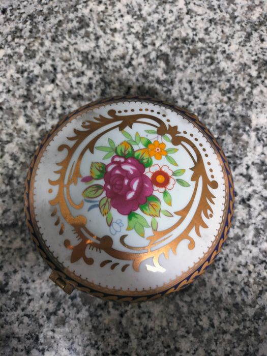 Caixa de porcelana portuguesa Louças Falcão L.F.