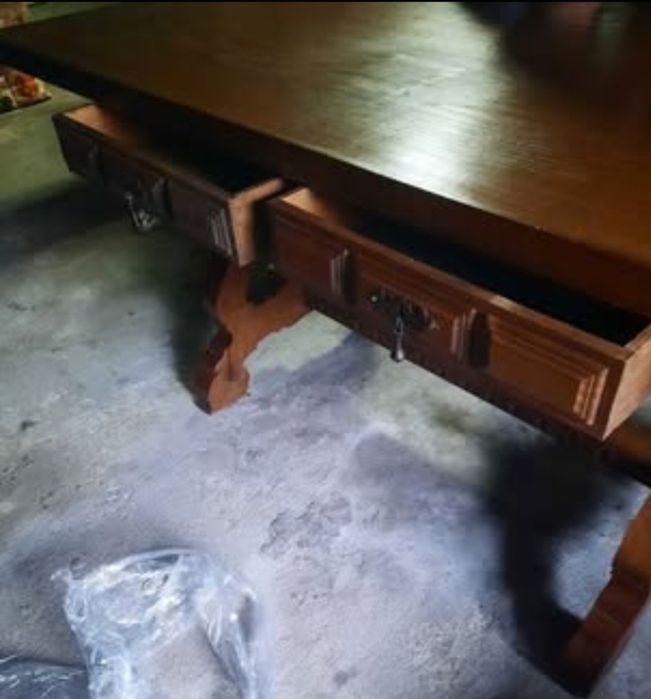 Mesa de Jantar + 8 Cadeiras