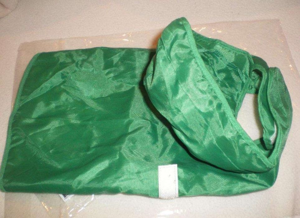 Dois fatos impermeáveis p/ cão ou gato, tam. XS
O verde