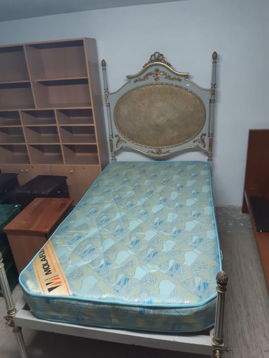 Cama de solteiro vintage
