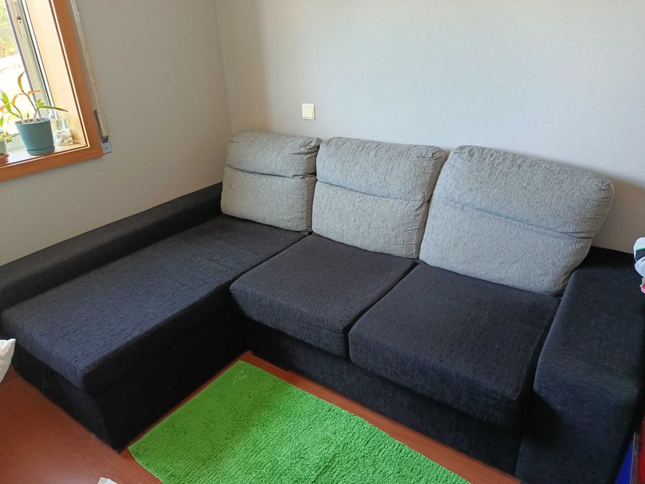 Sofá com Chaise Longue e Baú de Arrumação