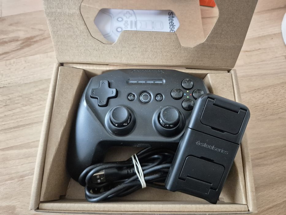 Dwa Pady Steelseries Stratus+