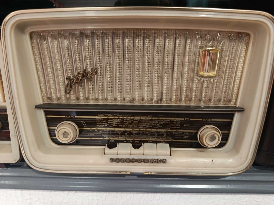 Radio Telefunken antigo