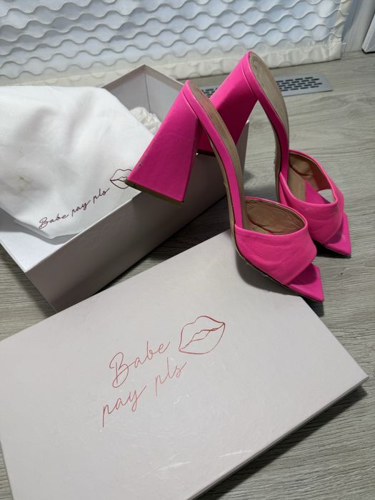 Мюлі “Babe pay please”