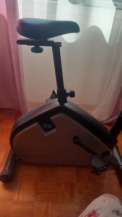 Bicicleta estatica essential domyos 6