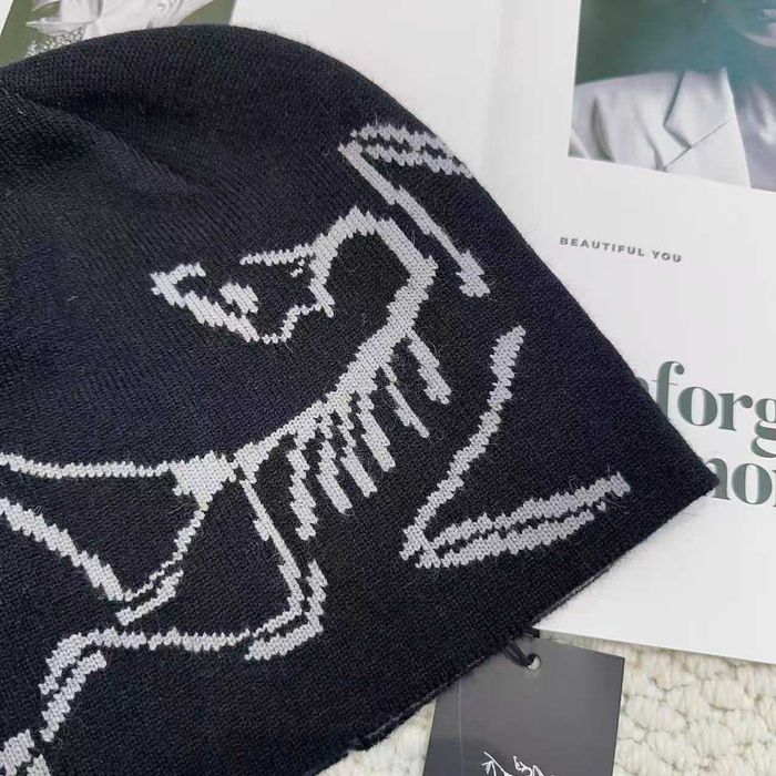 Zupełnie nowa czapka Arc'teryx