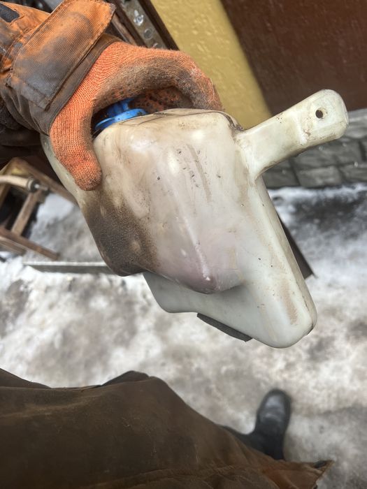 Бачок разширительный Киа карнивал 04год kia carnival