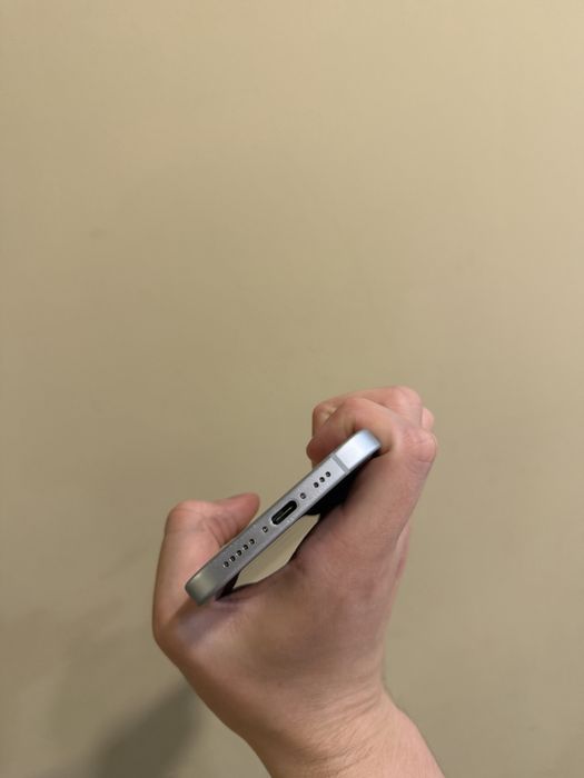 Б/у Iphone 15 128 Blue гарний стан