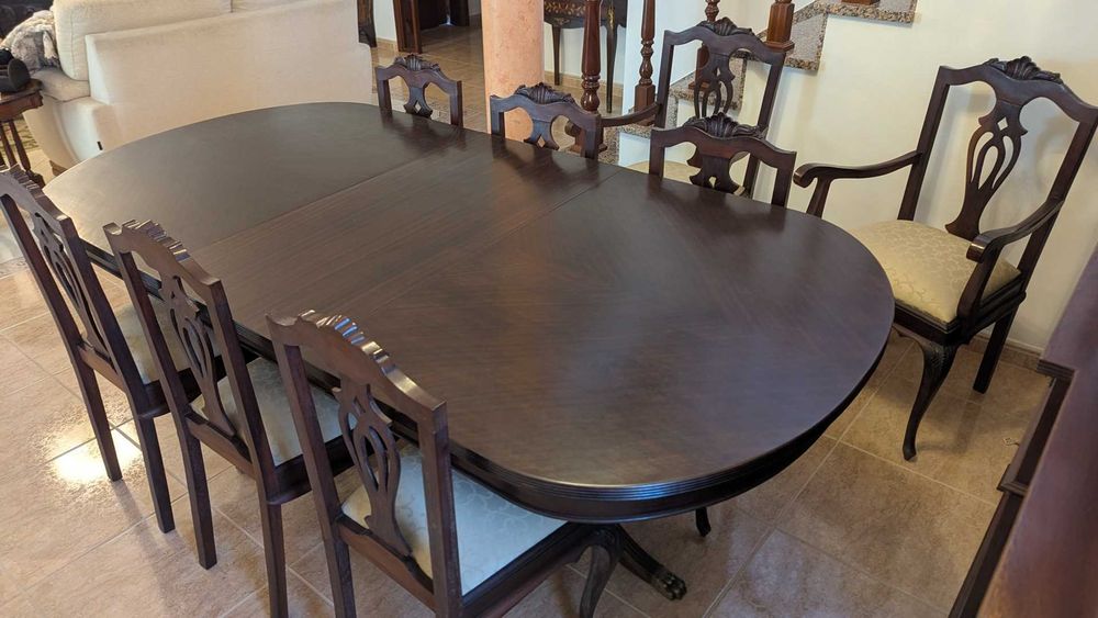 Mesa sala de jantar com cadeiras e cadeirões em óptimo estado