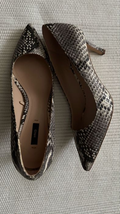 Sapatos animal print da Mango