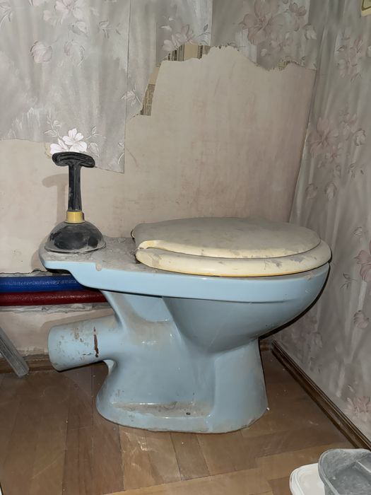 Унитаз с крышкой