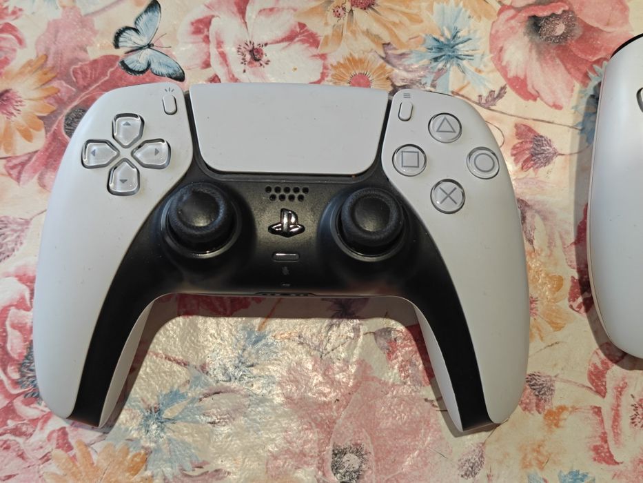 Konsola Sony PlayStation 5 (Fat) + 2 Pady DualSense + Stacja Ładująca