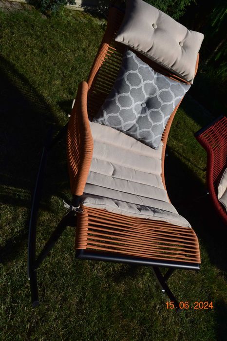 zestaw mebli ogrodowych wyplatanych sznurkami technorattan