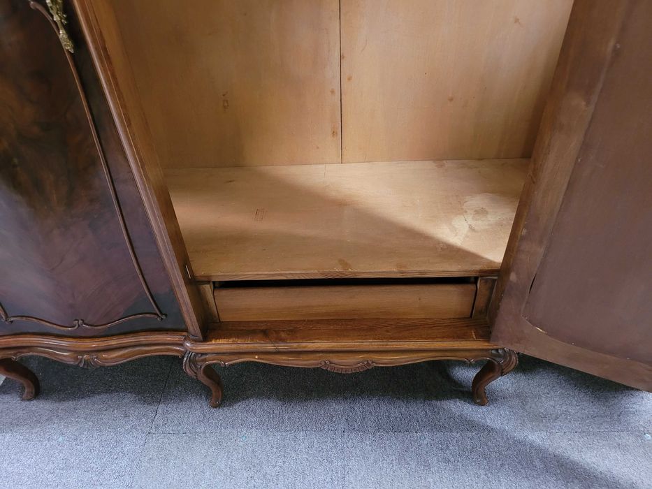 Guarda fatos antigo em muito bom estado geral