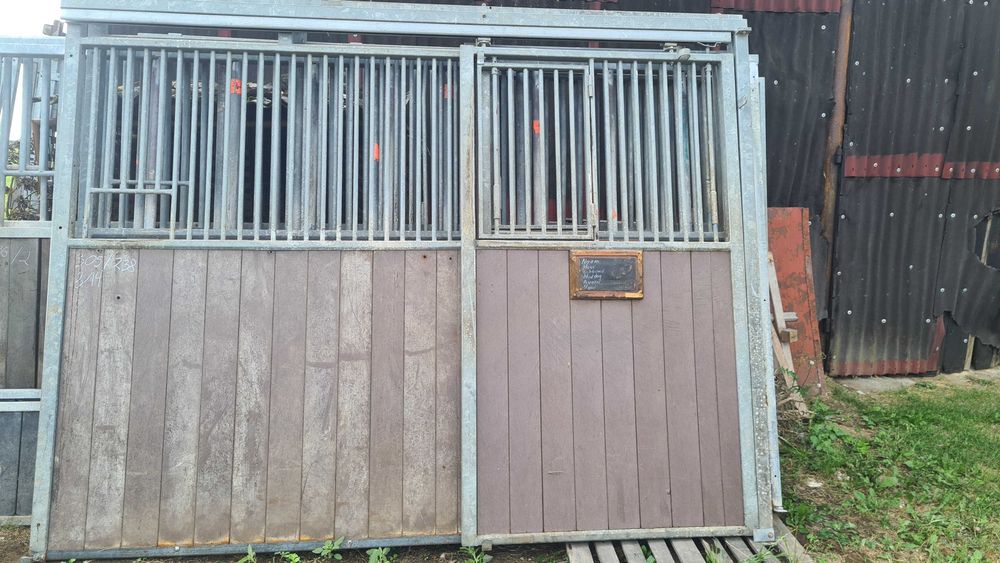 Boksy dla koni, boksy do stajni front fronty przegroda - stajnia.