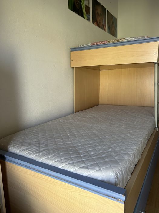 Beliche 3 camas + armário + gavetas + 3 colchões – Ótimo estado