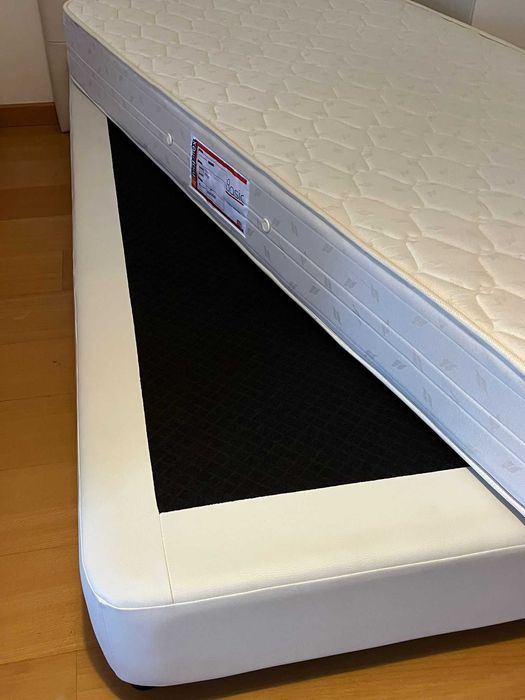 Cama summier e cabeceira