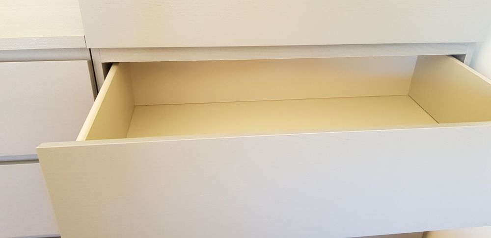 Comodas Malm cinzentas Ikea