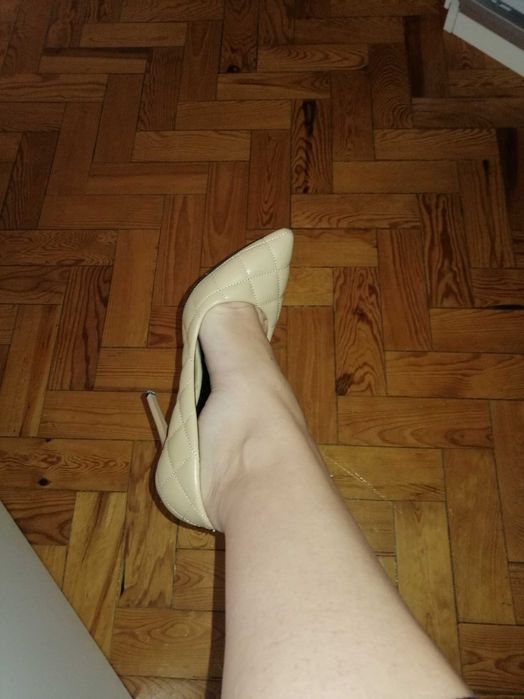 Sapatos stilleto tam. 36 beje