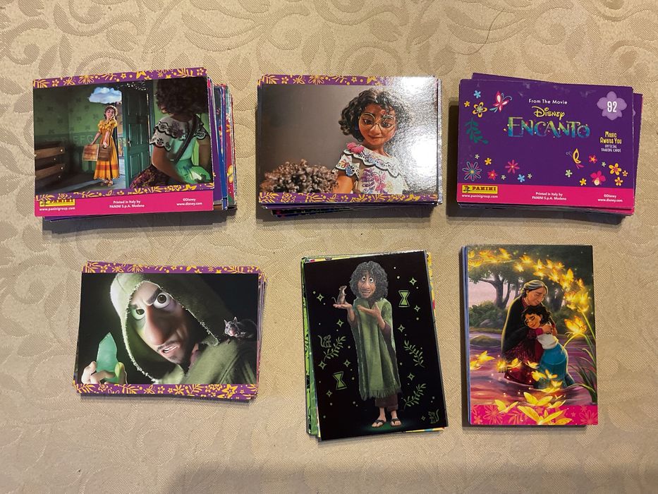 Lote com 200 cromos Disney Encanto