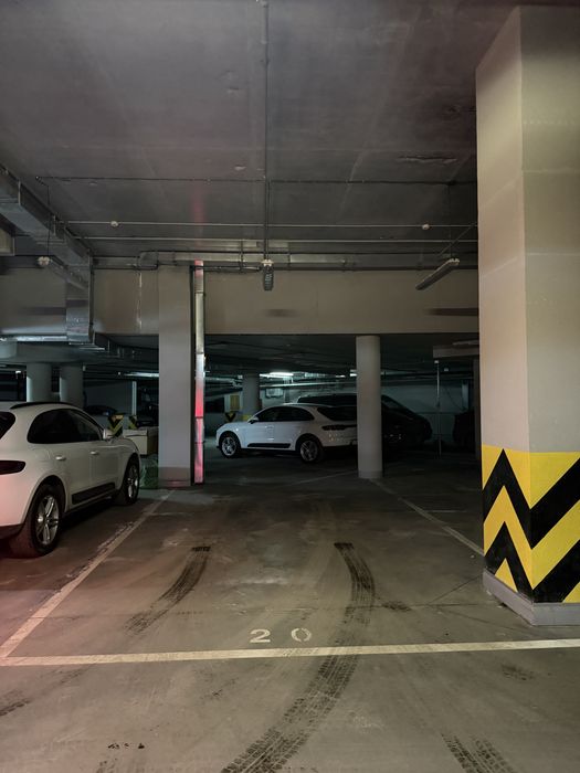 Паркомісце Бульвар Фонтанів Іоанна Павла ІІ 6/1