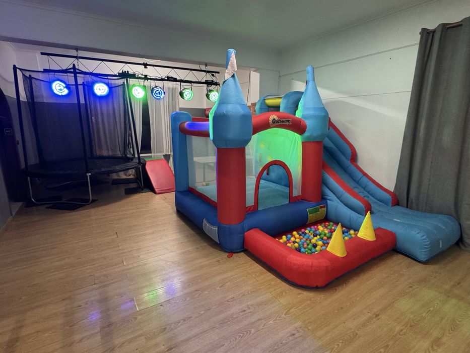 Aluguer sala para festas com Insuflavel e Trampolim