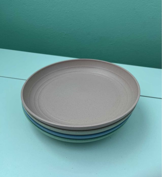 4 szt talerzy plastikowych