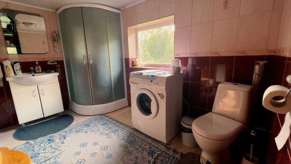 Продається будинок з ділянкою і меблями