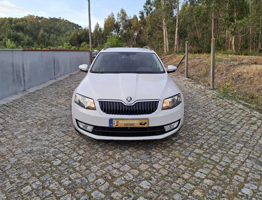 Skoda Octavia Break 1.6 TDi Style (110CV) Nacional de 2015