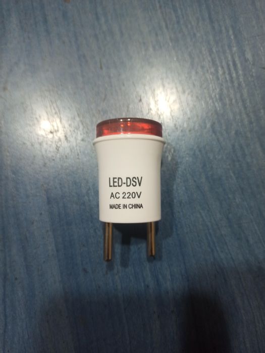 Продам вольтметр цифровий в розетку.В наличии