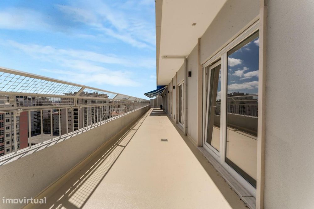 Penthouse T6 com Terraço de 131 m2 e Vista sobre Lisboa | Alvalade