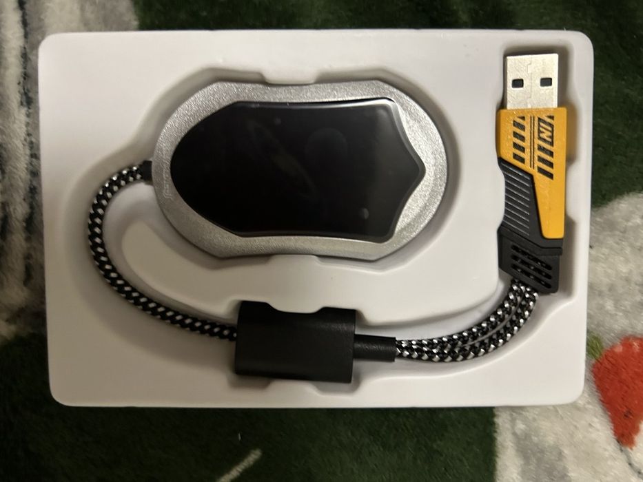 Бездротового адаптера 2-в-1 для систем Apple CarPlay та Android Auto.