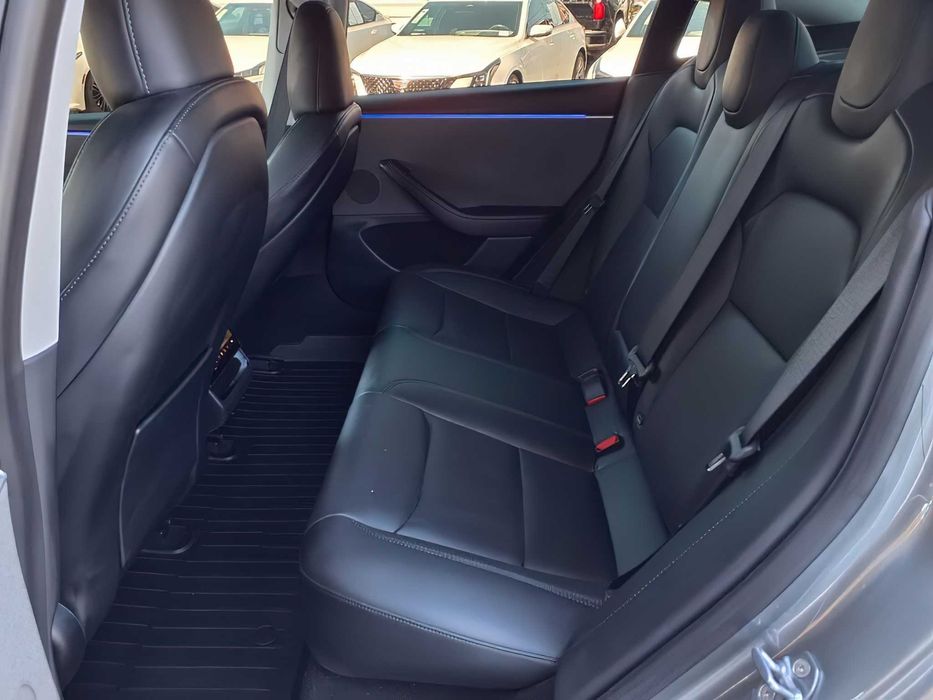 Tesla Model 3      2025
