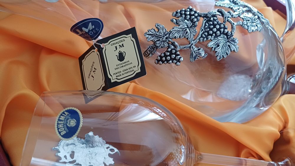 Decanter ou garrafa para vinho e copos