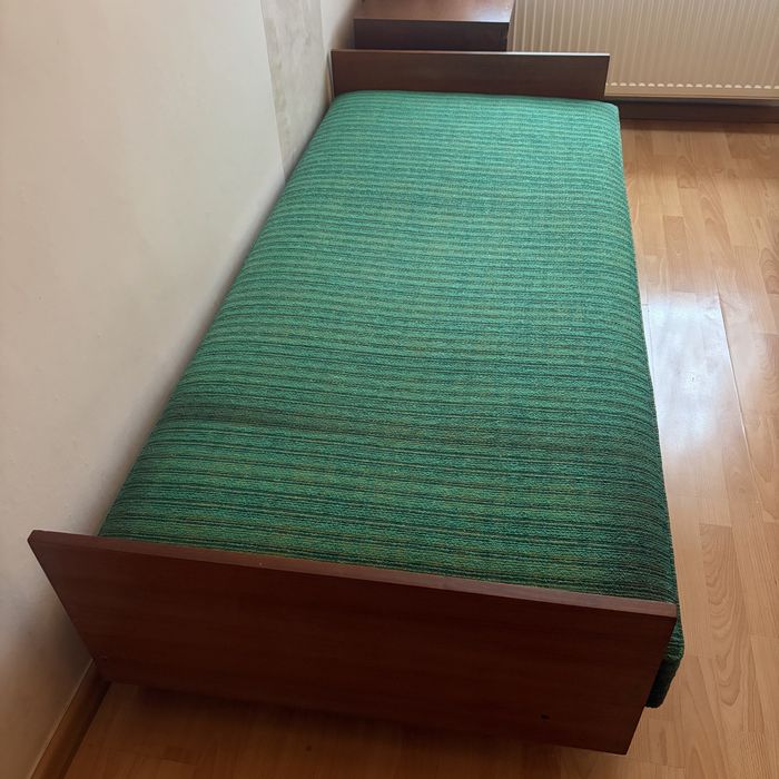 Oddam dwie wersalki i szafę.