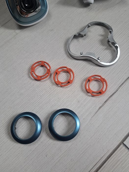 Sprzedam golarkę PHILIPS 7000 na części