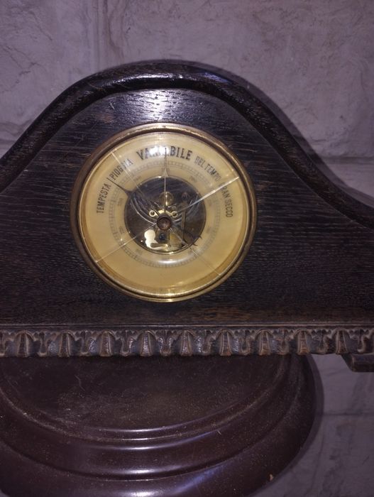 Барометр, метеостанція, годинник