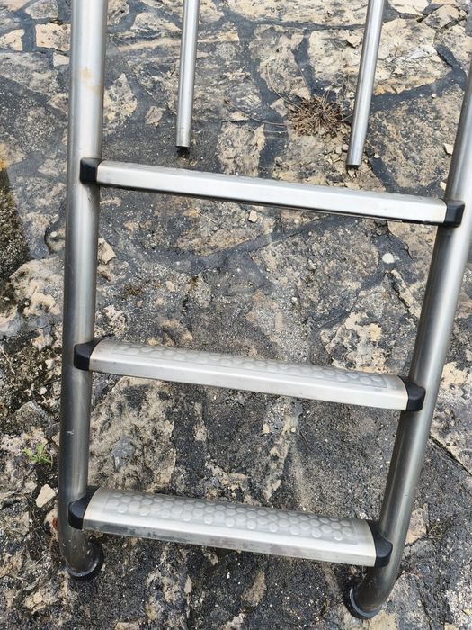 Escada de piscina em inox