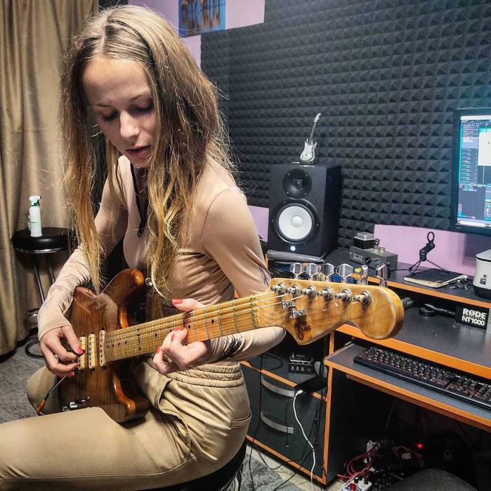 Викладач гітари, уроки гри на гітарі та Бас-гітарі.