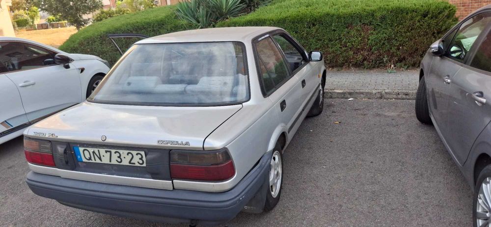 Toyota Corolla XL (jantes e radio de origem disponíveis se necessário)