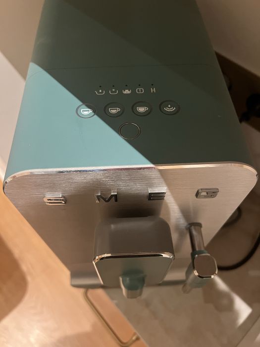 -50% SMEG Máquina de café automática com cappuccinador