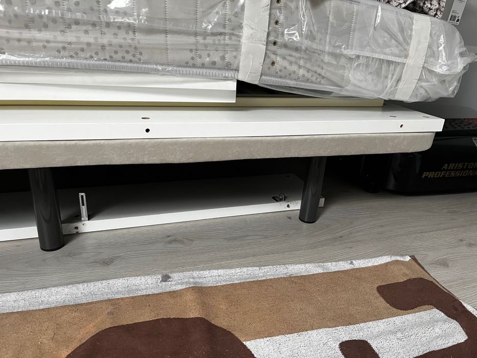 Estrado forrado com pés